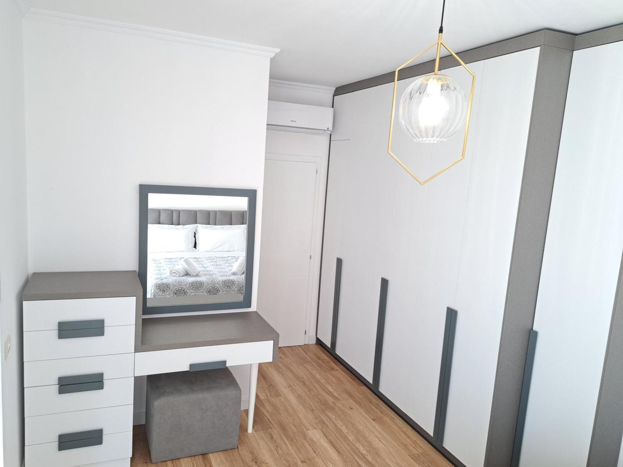 Pazari Luxury Central Apartment Тирана Екстер'єр фото